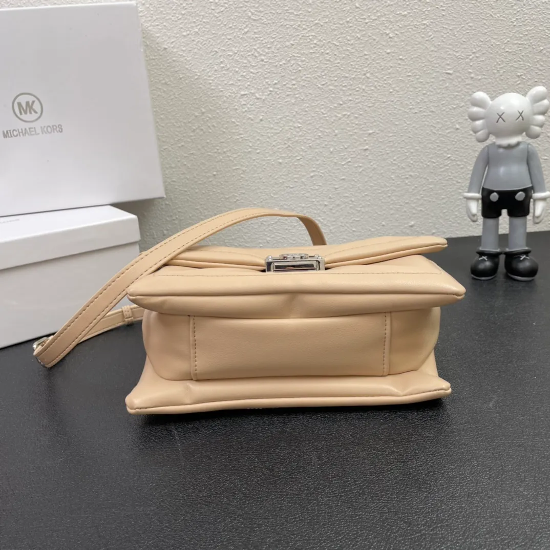 All categories Official website "Brand Women's Bags" Women's Bags 💙 MK replica MK, fine imitation MK bags, MK handbags, 2023 official latest version MK cowhide crossbody bag, bag factory, original material, size: 23-16-8CM